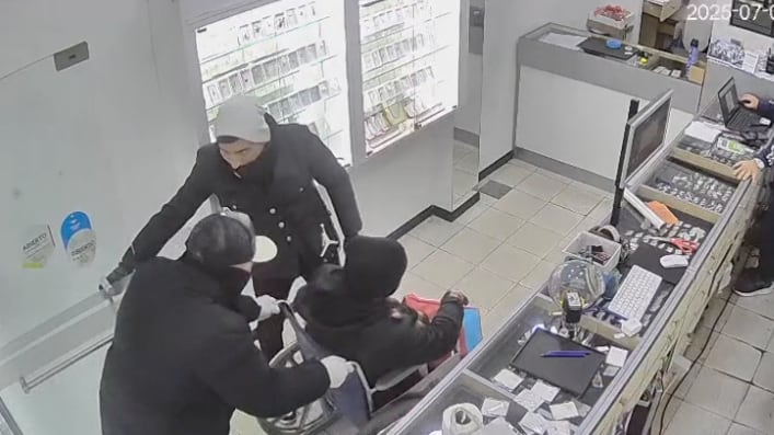 Delincuentes simularon discapacidad para robar una joyería