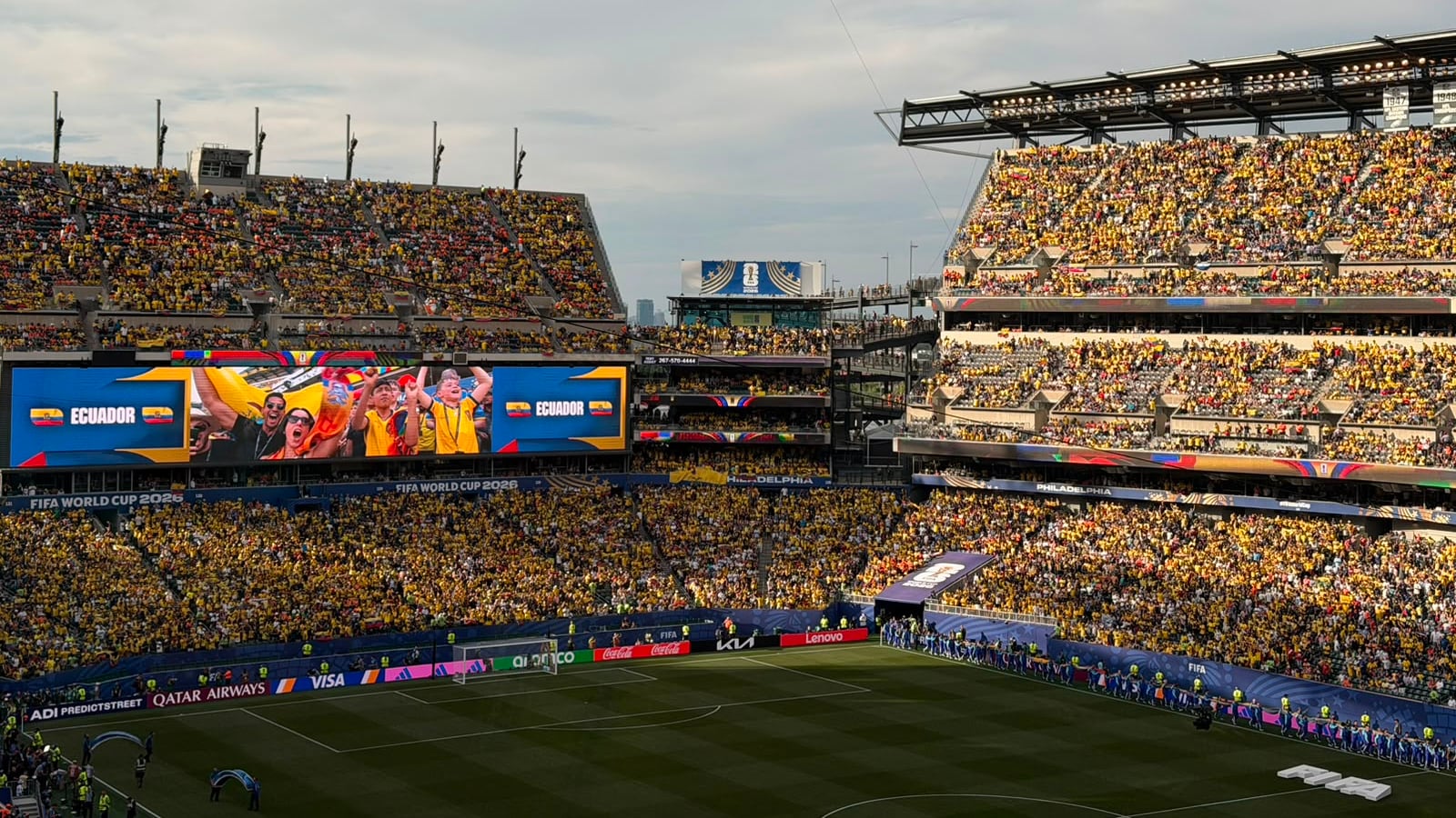 Cerca de 50 mil ecuatorianos han llegado al estadio de Filadelfia para apoyar a la Tri en su debut ante Costa de Marfil.
