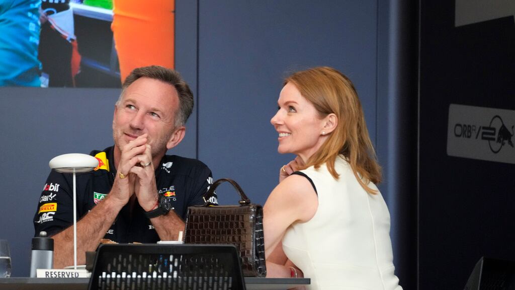 Christian Horner de Red Bull y su esposa, Geri Halliwell, en el GP de Bahrein.