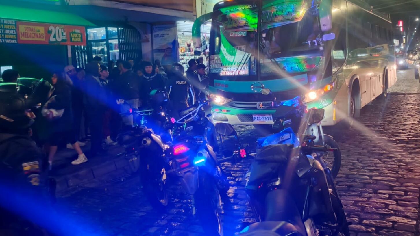 Frustran violento asalto a pasajeros de un bus en Los Chillos, Quito