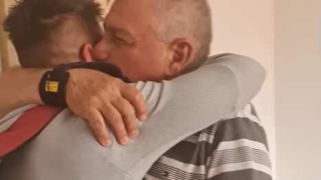 Iván y Ever Almeida, uno de sus últimos abrazos