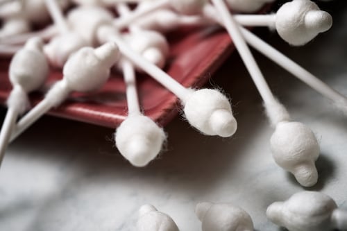 ¿Es peligroso usar cotonetes? Esto dicen los expertos