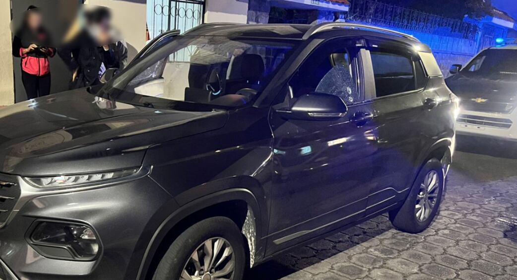 Disparan contra una pareja durante un intento de robo de vehículo en el sur de Quito (VIDEO)