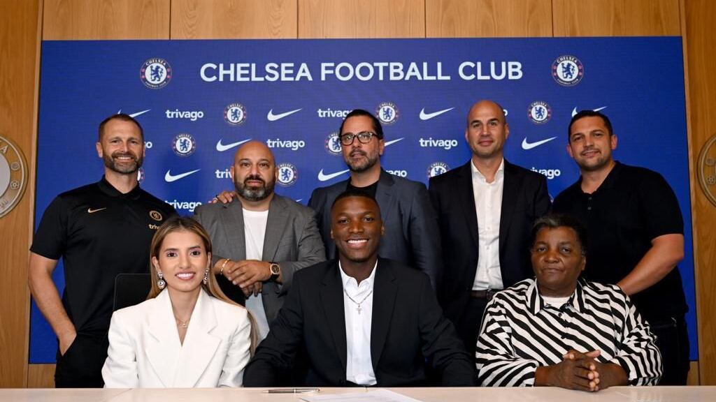 Moisés Caicedo presentado con el Chelsea