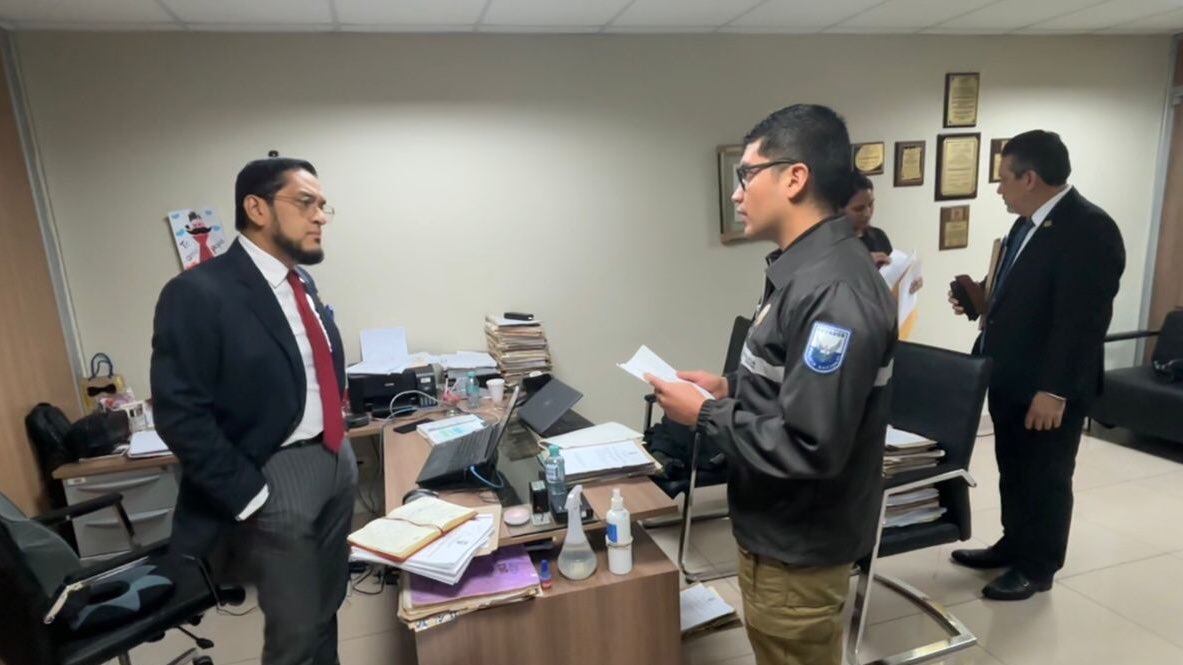 Allanan vivienda en Guayaquil y detienen a juez por presunto delito de prevaricato