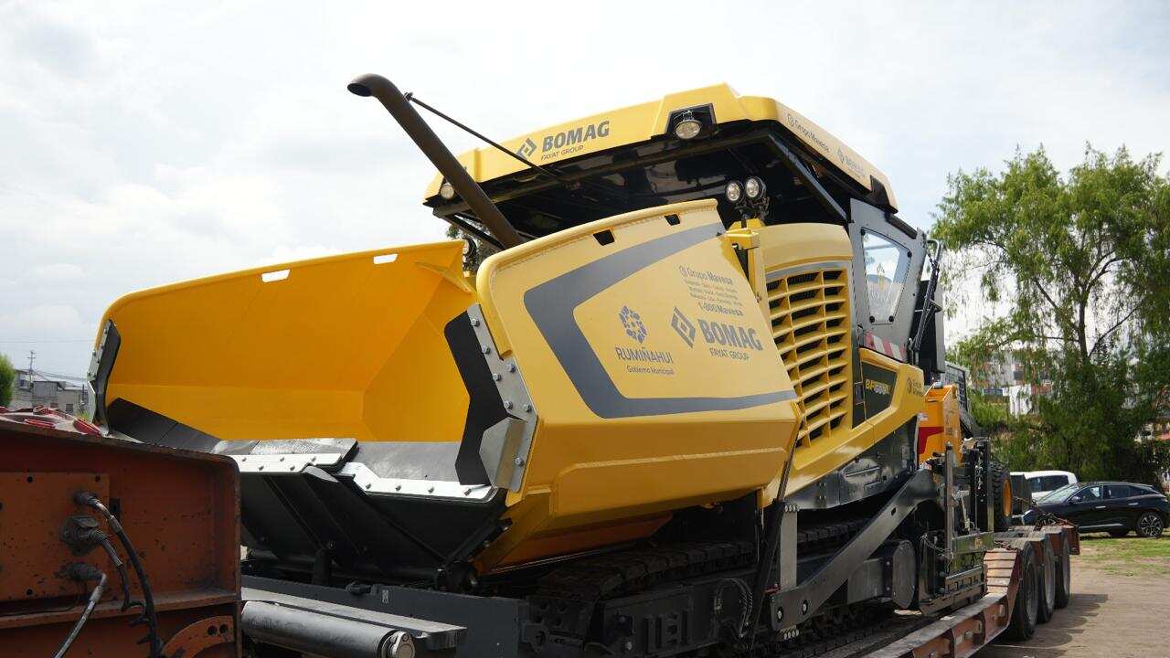 Rumiñahui recibe nueva maquinaria municipal para mejorar vías