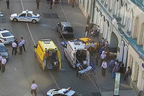 VIDEO: Mexicanos heridos al ser atropellados por un taxista en Rusia