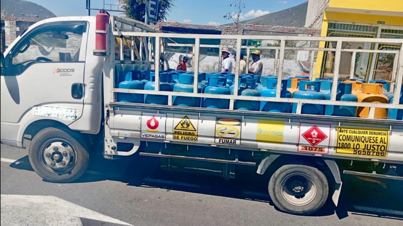 Dos conductores que transportaban cilindros de gas en estado etílico fueron detenidos en controles de la AMT