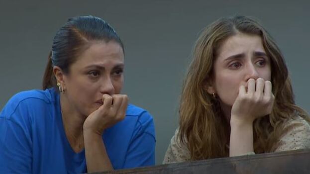 Victoria y Alexandra lloran la salida de Santiago (Foto: Captura de YouTube)