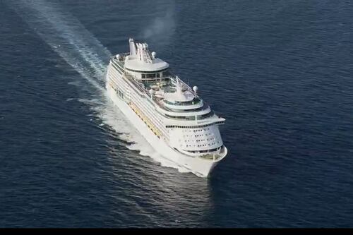 Padre salta desde un crucero para salvar a su hija de 5 años