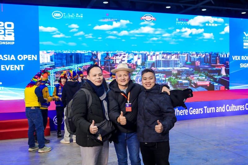 Colegio Marie Clarac - Competencia VEX Robotics Asia 2025