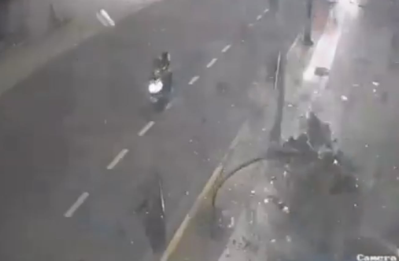 Captan el momento exacto de la explosión que destruyó la fachada de la Arcom en Machala