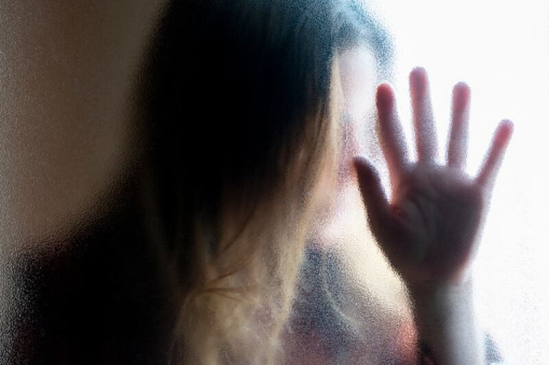 Sujeto irá a juicio por femicidio: habría utilizado una bufanda para acabar con la vida de su pareja.