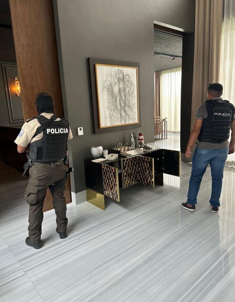 Allanamientos en Isla Mocolí