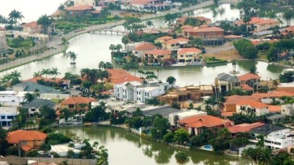 La interrupción se registró la madrugada del martes 14 de abril y afectó a sectores entre el km 1 y el km 10 de la vía a Samborondón.