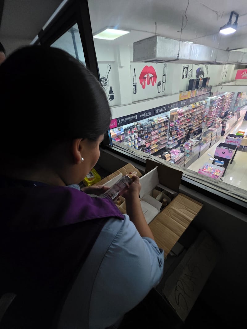 Guayaquil: locales en La Bahía vendían más de 2.300 cosméticos sin registro sanitario