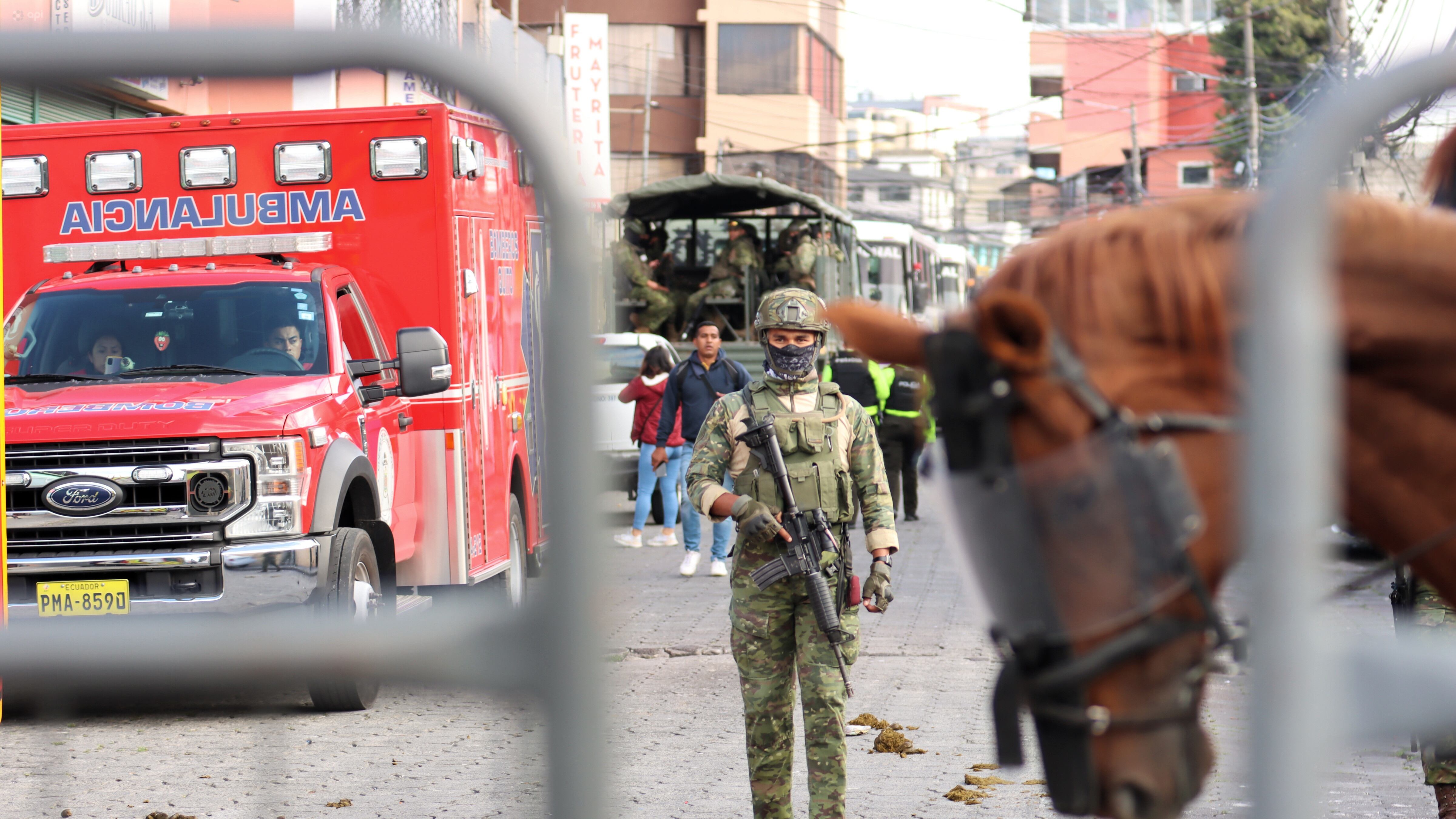 Operativo en la Cárcel de El Inca.