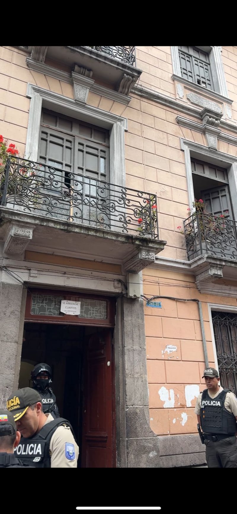 Así era el hostal clandestino de donde fue rescatada una niña de 2 años en el centro histórico de Quito. Fotos: Metro Ecuador