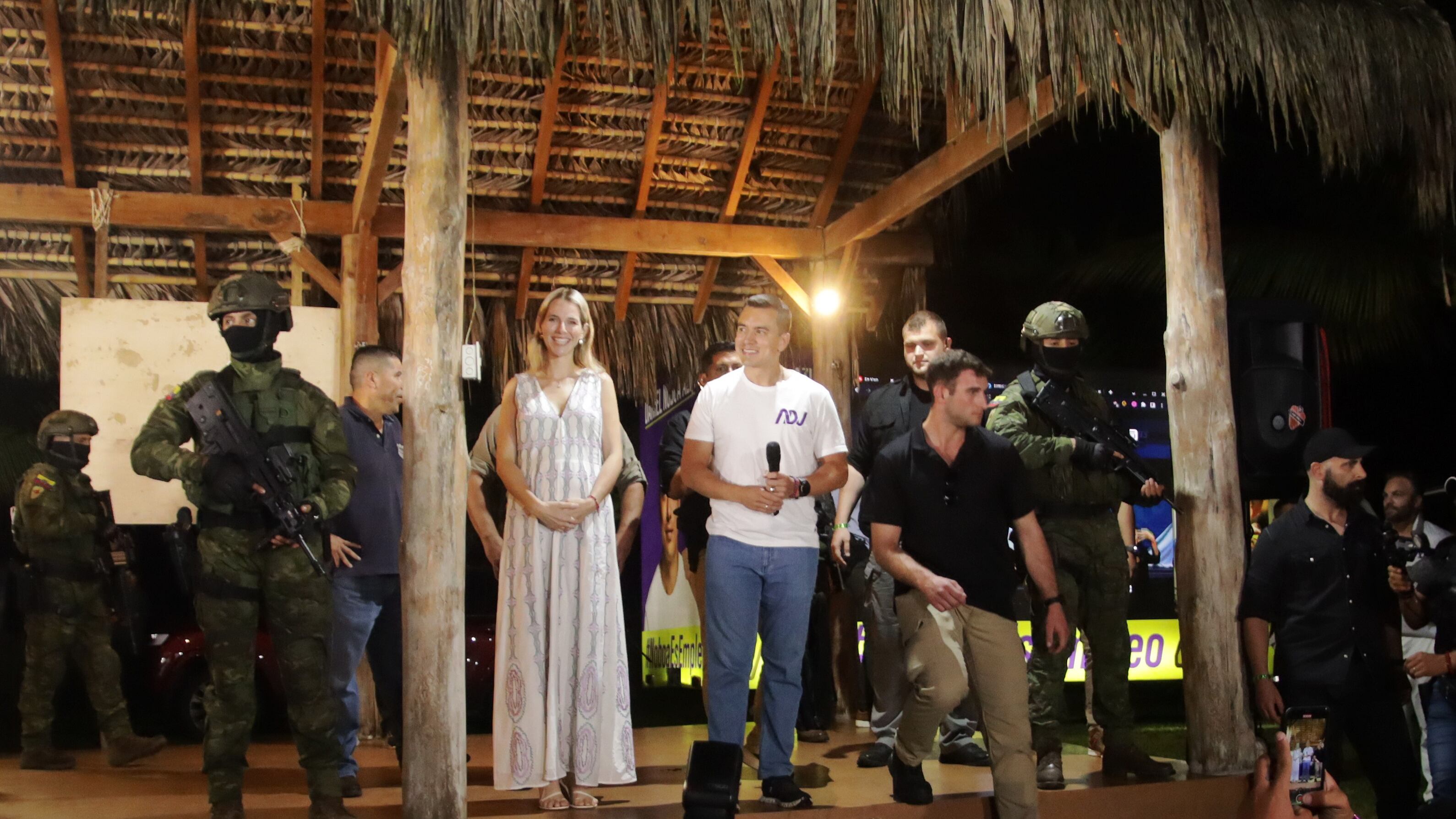 En una casa en la playa de Olón, Daniel Noboa dio sus primeras declaraciones
Fotos:César Muñoz/API