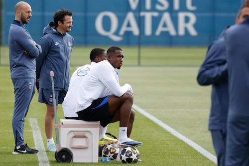 William Pacho prende las alarmas en el PSG antes de la final de Champions League