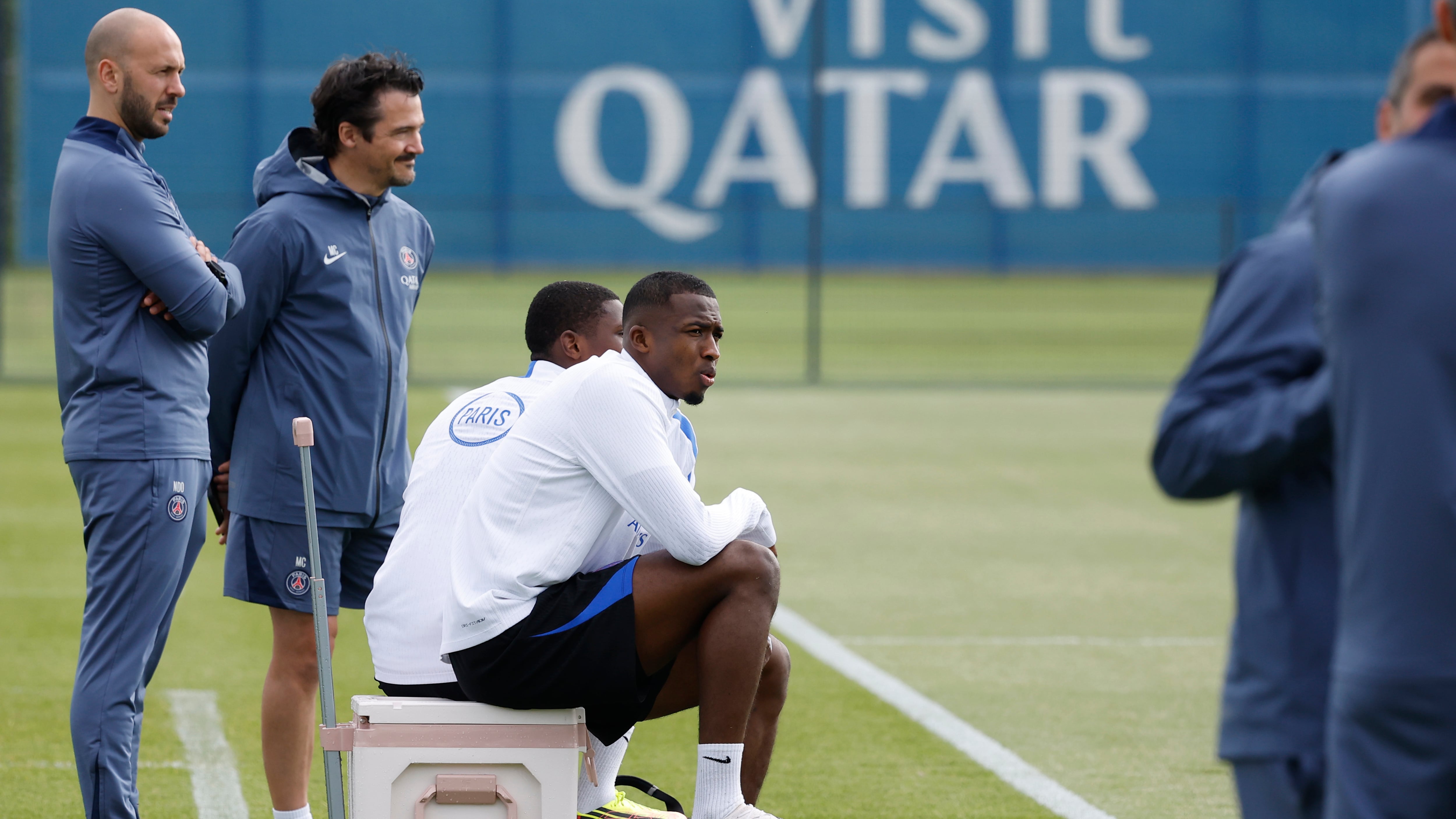 Paris (France), 20/05/2026.- Willian Pacho (C) of PSG attends the team's training session at the PSG Campus training center in Poissy, west of Paris, France, 20 May 2026. PSG will face Arsenal on 30 May in their UEFA Champions League Final in Budapest. (Liga de Campeones, Francia) EFE/EPA/YOAN VALAT