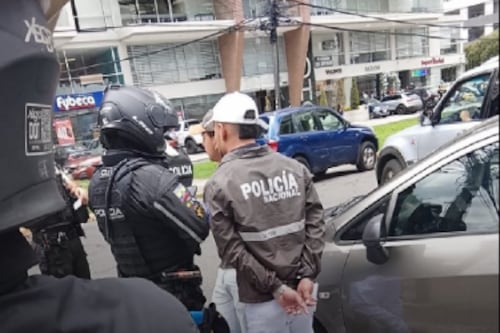 Captan en video intento de secuestro con falsos policías en Quito: así ocurrió el hecho
