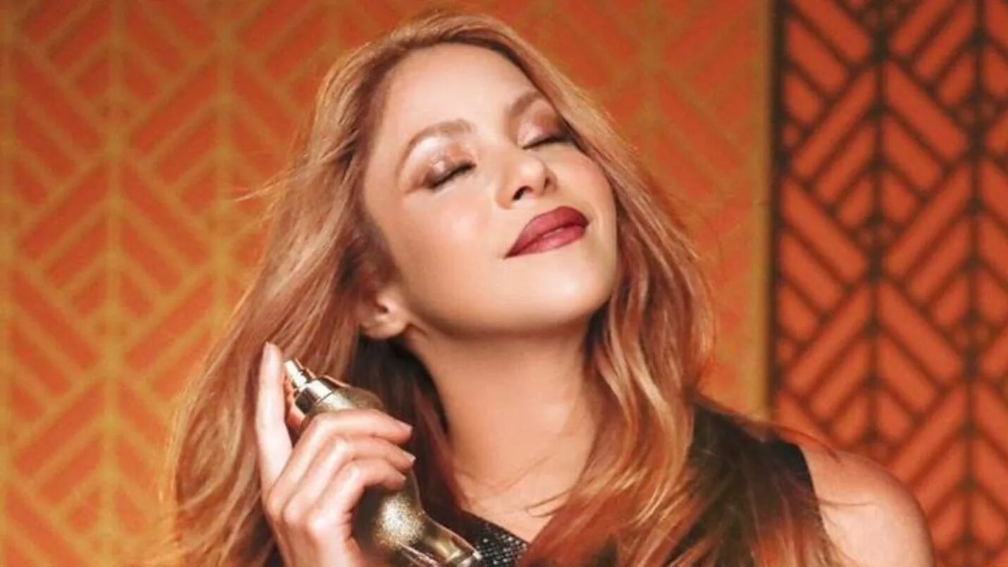 Shakira y sus perfumes.