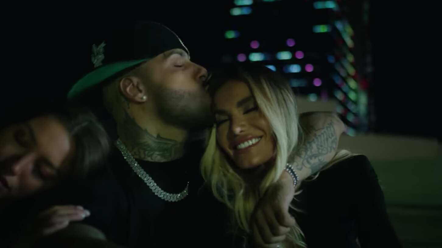 "Nicky Jam y Aleska Guzmán".