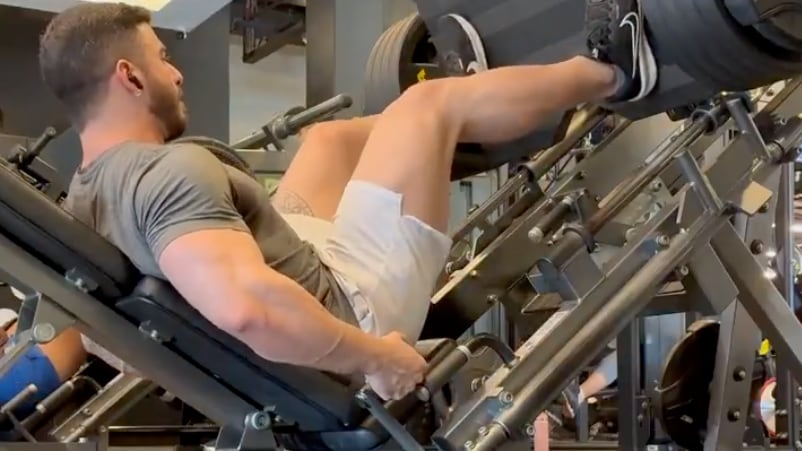 Fisicoculturista intentó levantar 400 kilos y se fracturó una extremidad