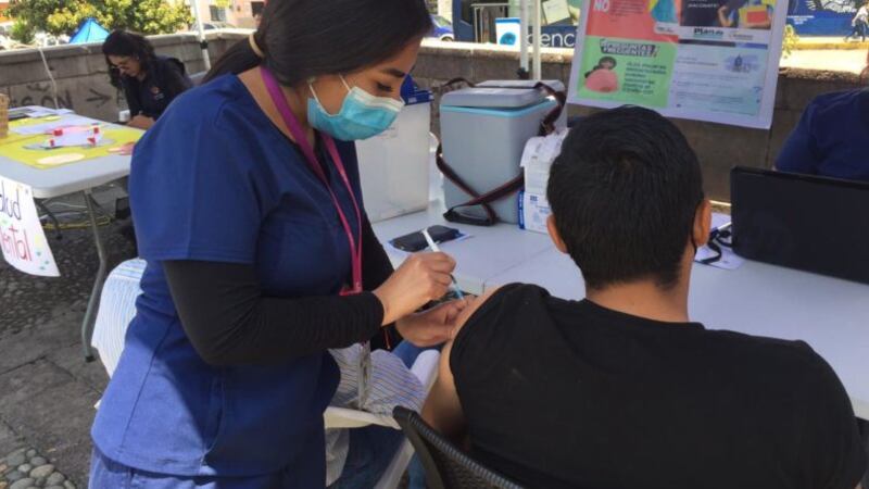 Vacunación para disminuir el riesgo epidemiológico de la COVID-19.