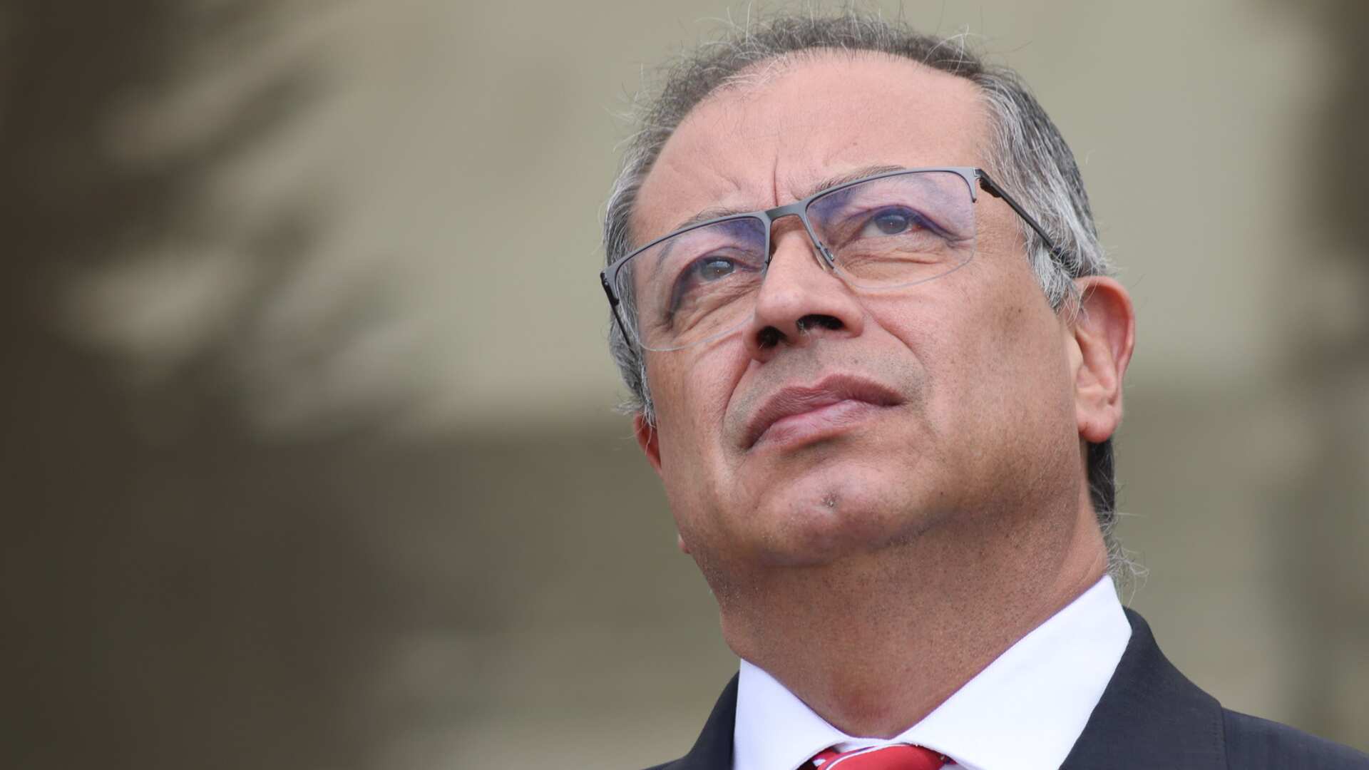 Petro pide investigación de red que amenaza progresistas