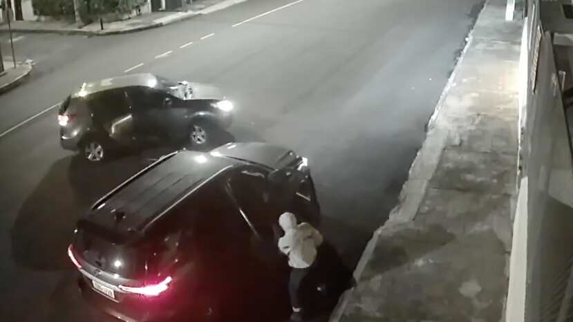 delincuentes robaron un vehículo y agredieron a sus ocupantes en el norte de Quito.