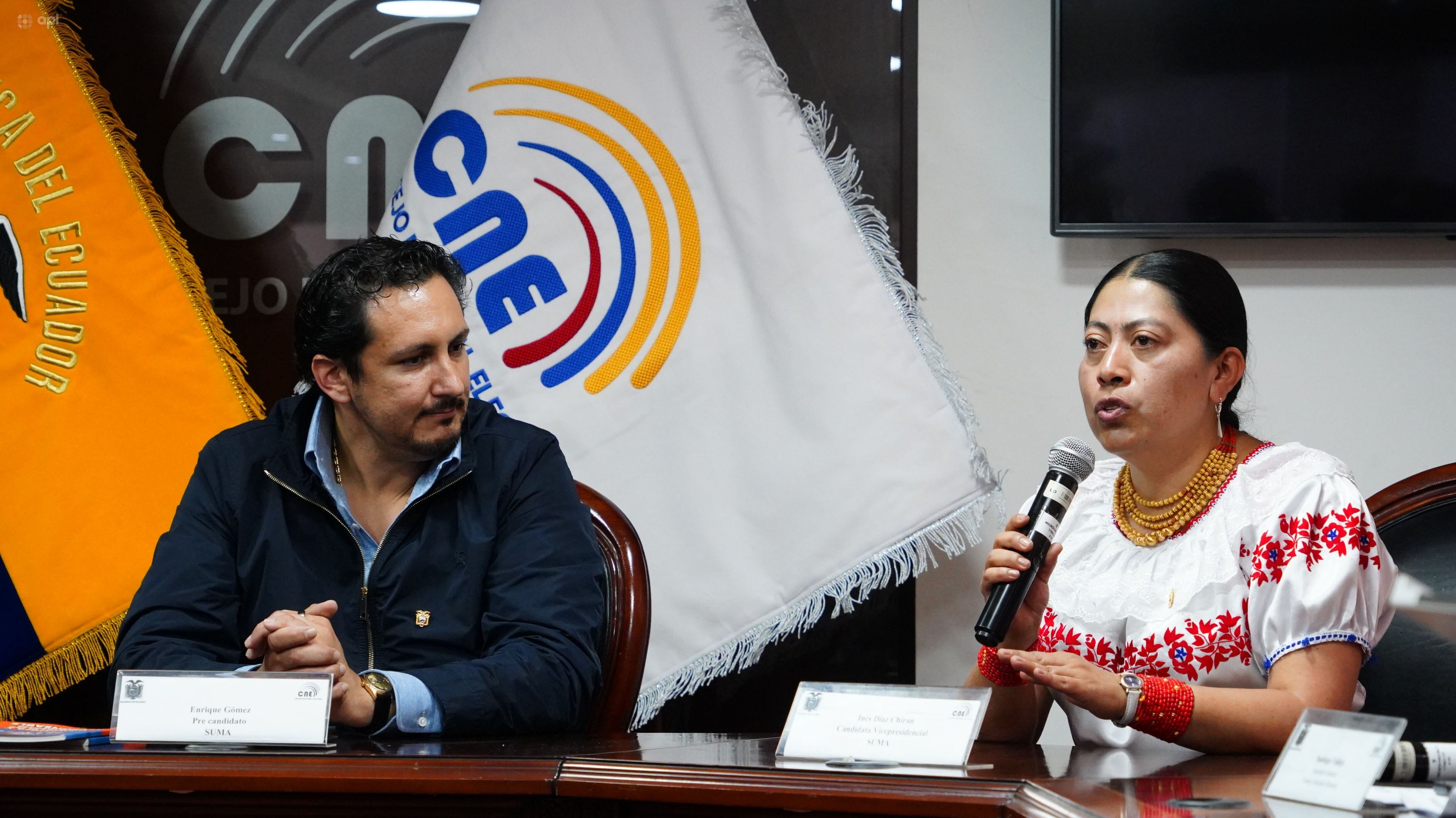 Wilson Gómez Vascones es el reemplazo del exlegionario y empresario Jan Topic, quien fue descalificado el pasado 10 de noviembre por el Tribunal Contencioso Electoral (TCE).
El binomio de Gómez Vascones lo conforma Inés Díaz Chiran, quienes irán por partido Sociedad Unida Más Acción (SUMA) a la carrera por las elecciones generales de febrero de 2025.