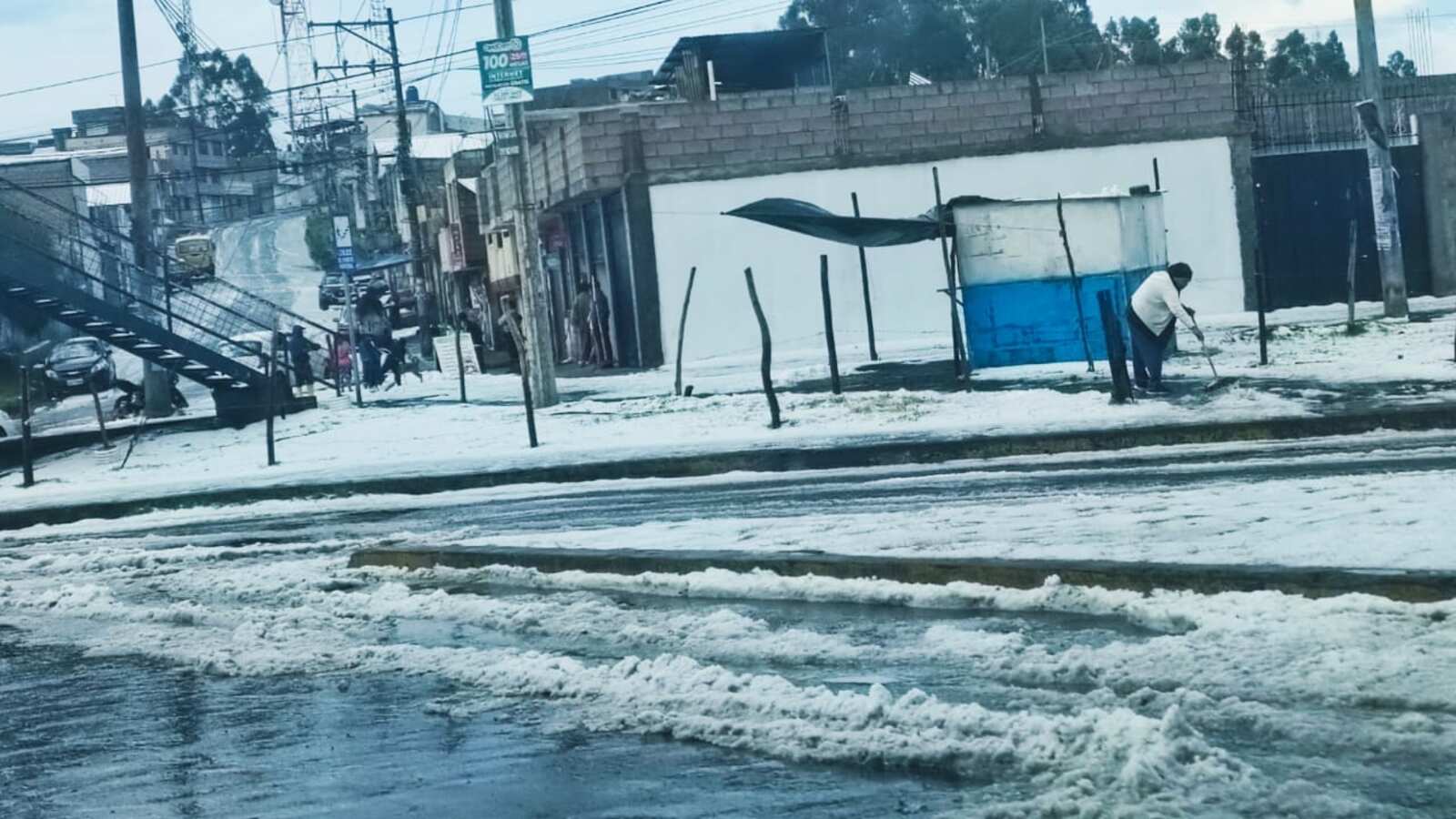 Lluvia y granizada en el sur de Quito