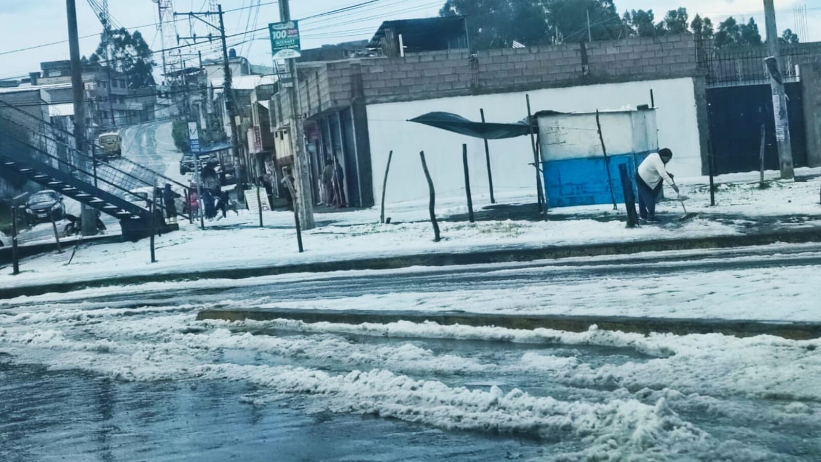 Lluvia y granizada en el sur de Quito