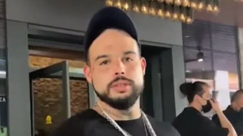 Emiliano Aguilar parece otra persona tras salir de la cárcel y ahora trabaja con su padre