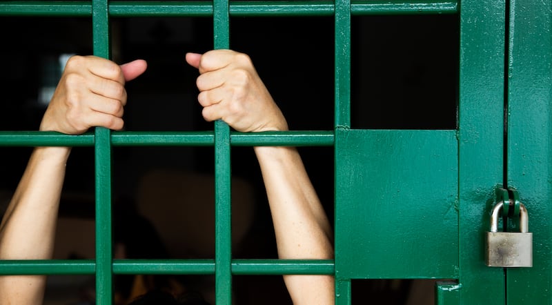 Descubrió infidelidad de su esposo y su reacción terminó en un proceso judicial por extorsión.