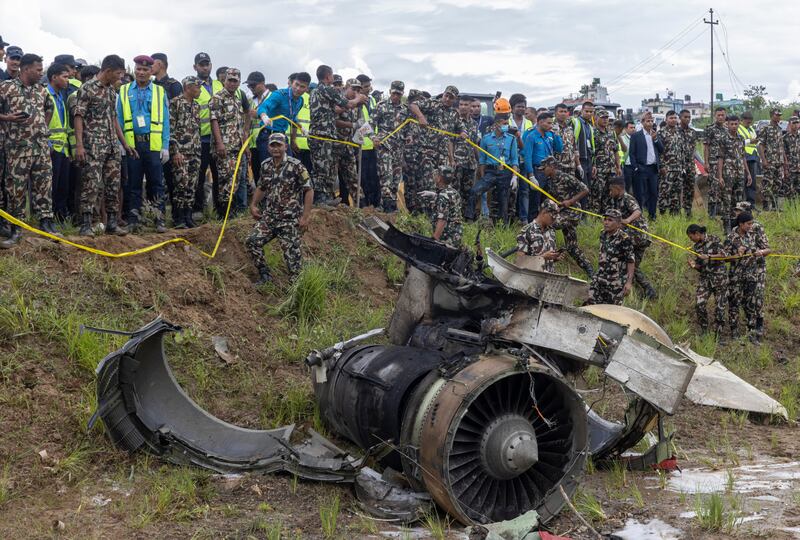 Avión con 19 personas a bordo se estrella en Nepal