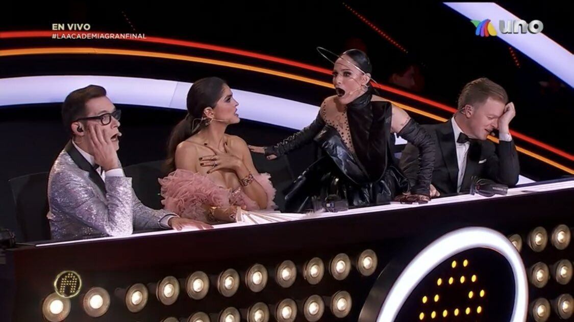 Transmisión TV Azteca.