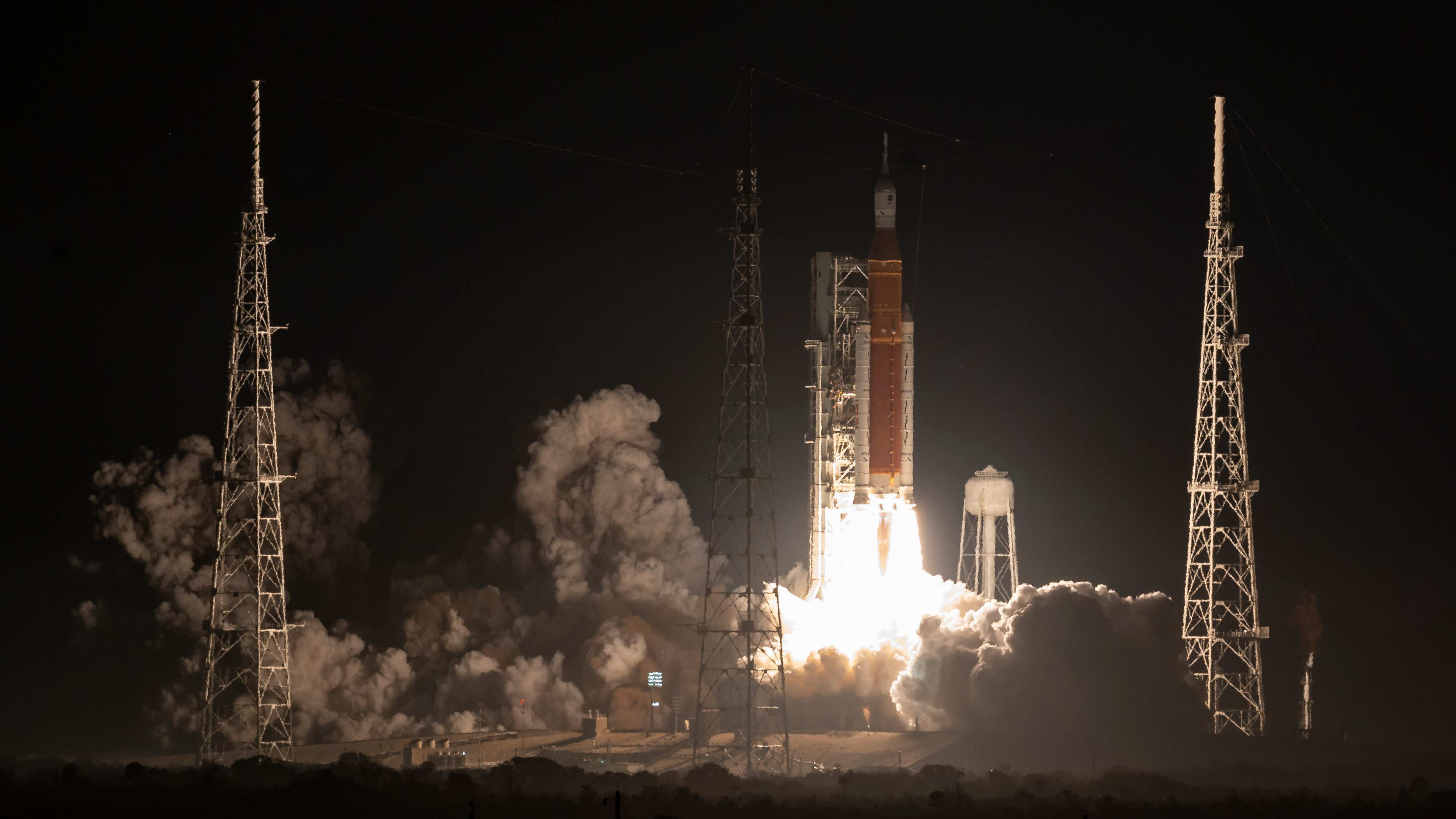 Despegue del megacohete SLS y la nave Orion con destino a la órbita de la Luna. Foto NASA