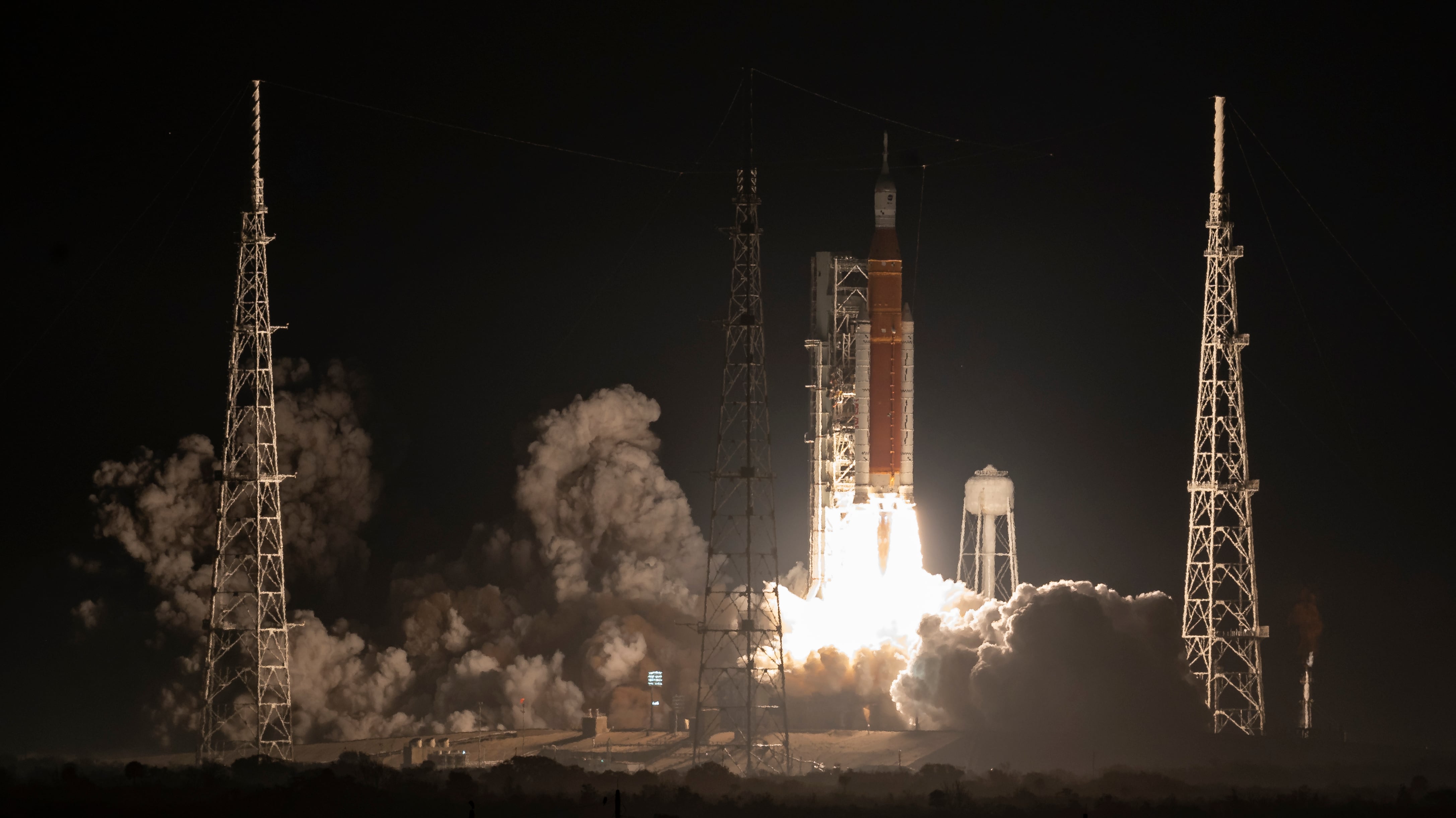Despegue del megacohete SLS y la nave Orion con destino a la órbita de la Luna. Foto NASA