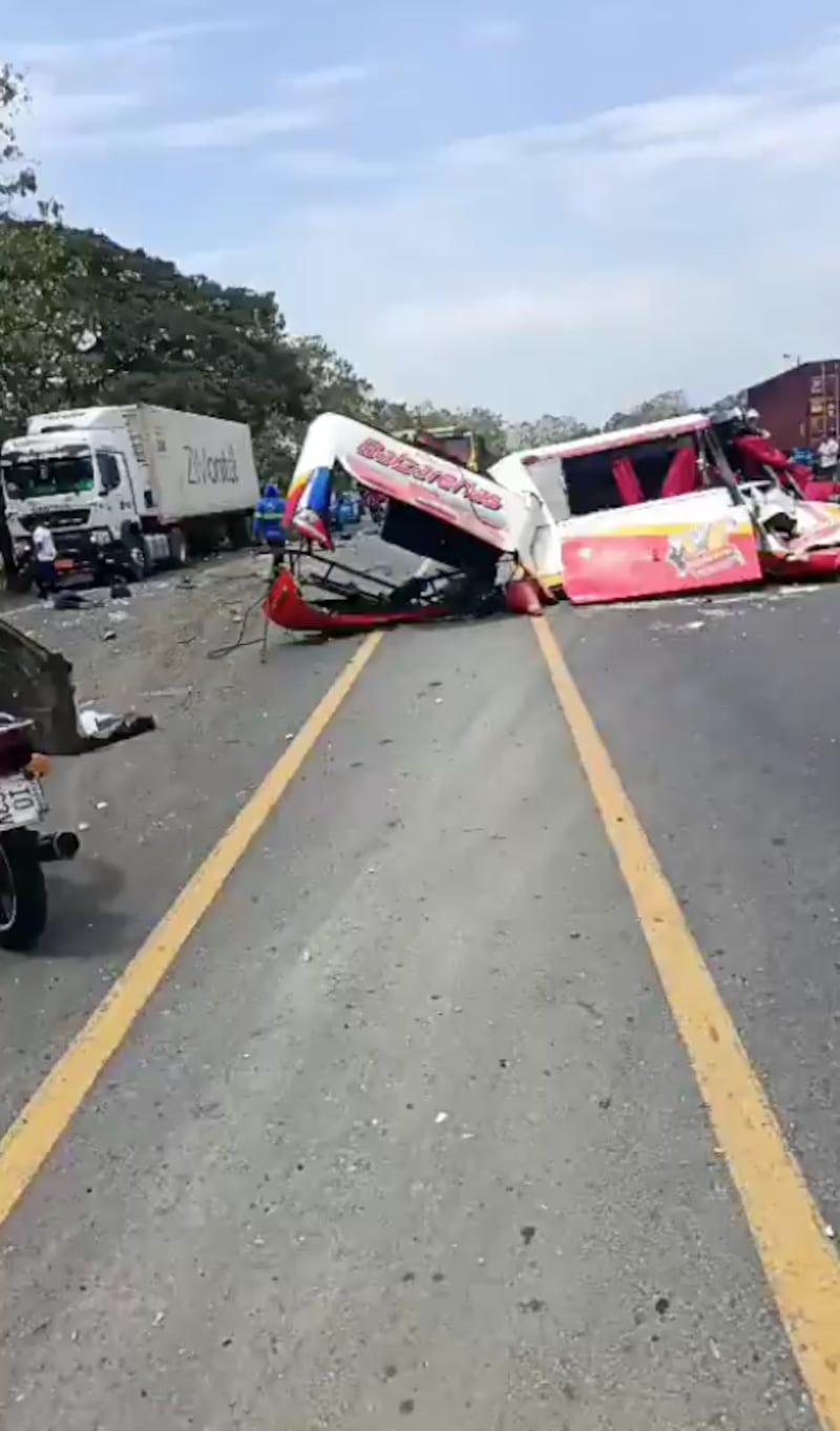 Accidente de tránsito en la via Nobol - Daule.