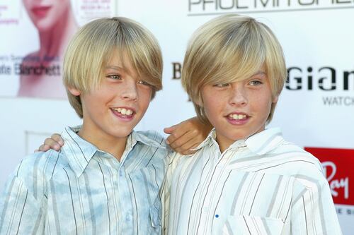 Los gemelos “Zack y Cody” ya no son tan parecidos