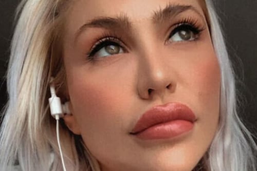 Exparticipante de reality es acusada de decapitar y quemar a su pareja en Australia