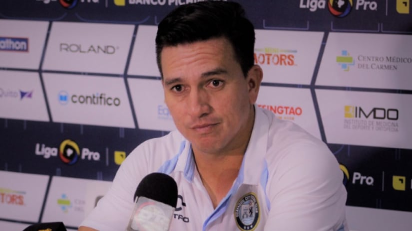 Pool Gavilanez, DT del Guayaquil City en rueda de prensa