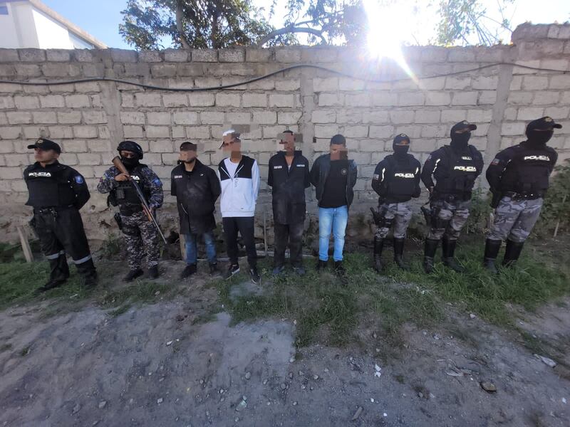 Así fue como Policía descubrió un taller que ocultaba vehículos de alta gama robados en Calderón.