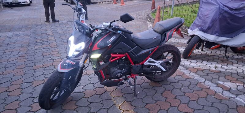Recuperan dos motocicletas robadas en Quito; una con persona detenida