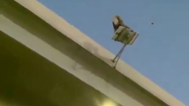 Influencer paraguayo muere al intentar grabar un video desde un puente - Fuente: Video de X