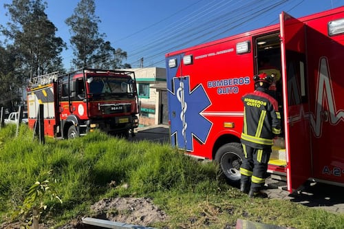 Mujer resultó herida tras perder el control y caer de su motocicleta en el Valle de los Chillos, en Quito
