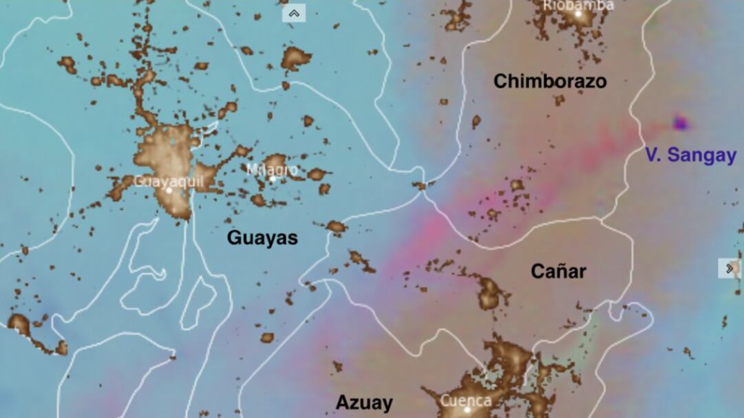 Emisión de ceniza (nube de color rosado) al suroccidente del volcán Sangay
